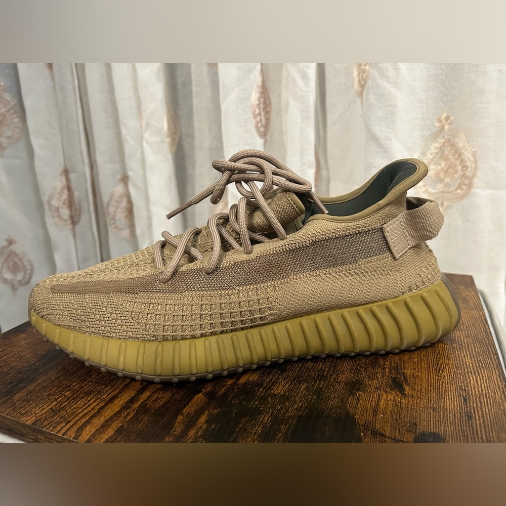 YEEZY BOOST 350 (BEIGE - SIZE 12.5) Mint Condition